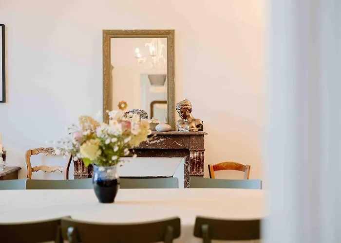 Des Genets Semesterbostad