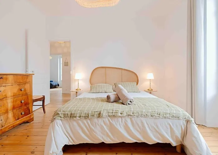 Des Genets Semesterbostad *