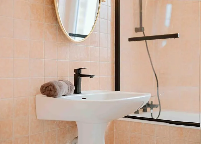 Des Genets Semesterbostad